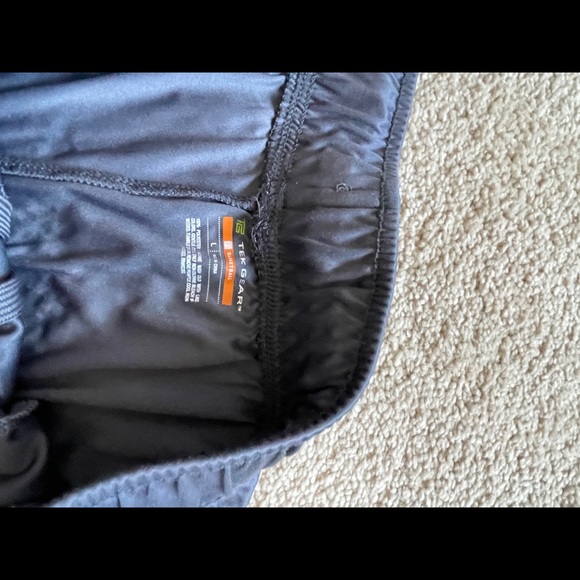 Men’s Under Armour Shirt - Picture 2 of 3